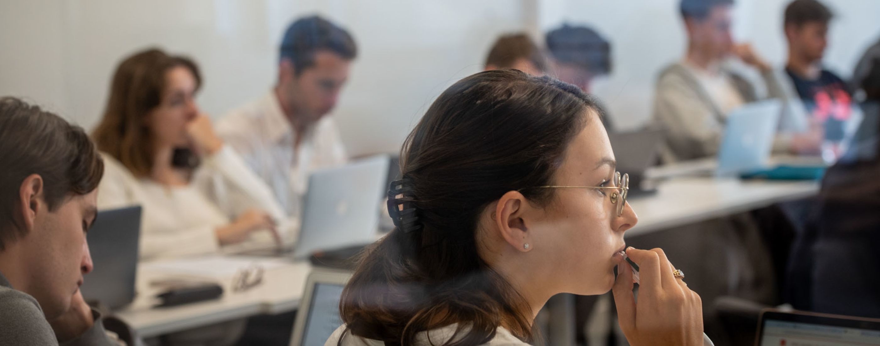 Schneider Electric et emlyon business school s'associent dans le cadre d'un partenariat pluriannuel Schneider Electric et emlyon business school s'associent dans le cadre d'un partenariat pluriannuel