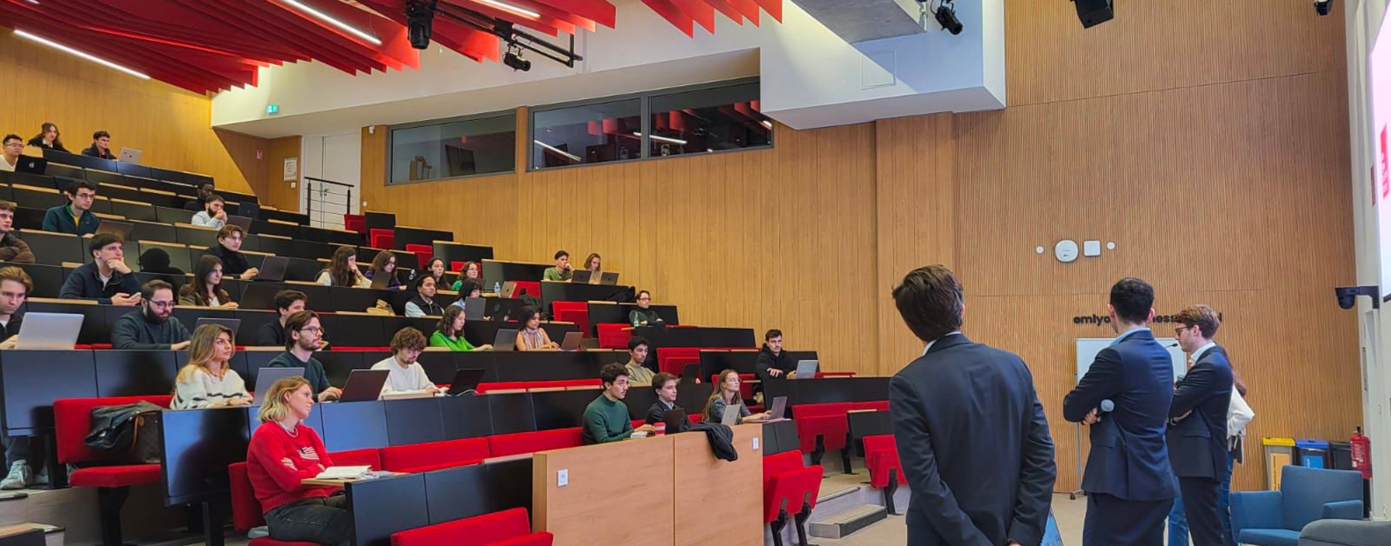 Career Track "Conseil en Stratégie" : se préparer aux carrières en conseil Career Track "Conseil en Stratégie" : se préparer aux carrières en conseil