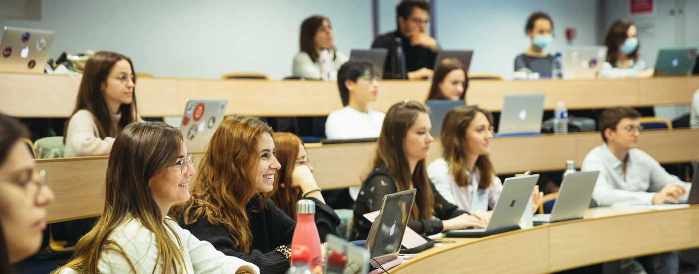 Publication du baromètre « Résilience des entreprises » en collaboration avec les étudiants du Global BBA Auditoire durant un cours
