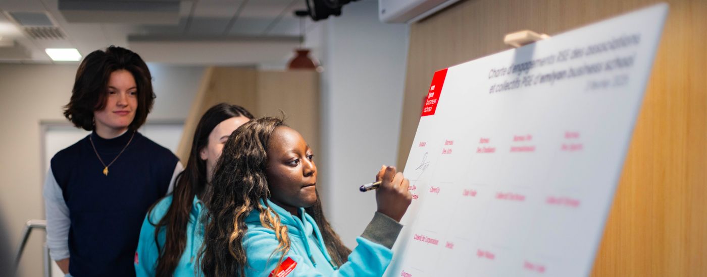 Charte RSE : les associations étudiantes d’emlyon réaffirment leur engagement Charte RSE : les associations étudiantes d’emlyon réaffirment leur engagement