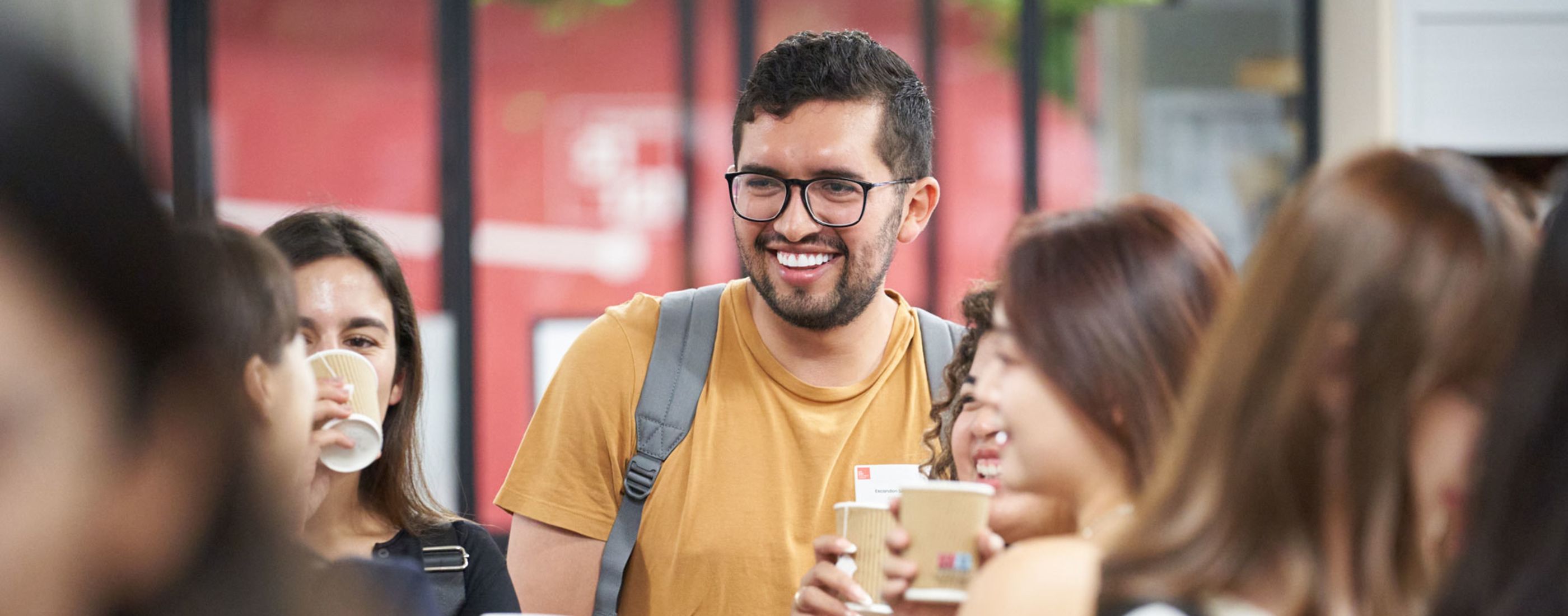Les enjeux de marque employeur pour attirer et fidéliser les jeunes diplômés Les enjeux de marque employeur pour attirer et fidéliser les jeunes diplômés