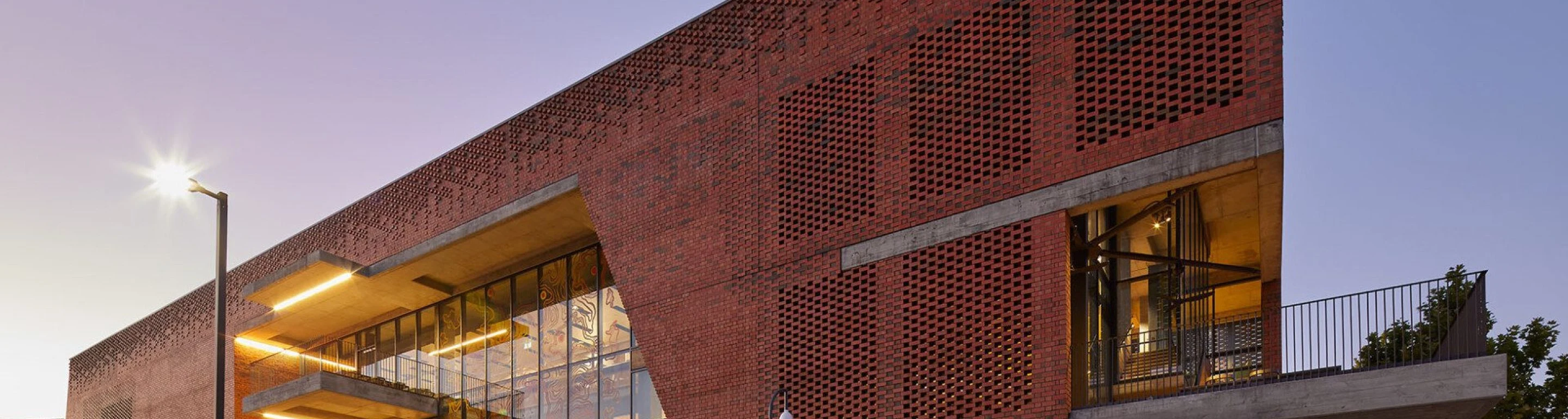 Curtin University Shines in Luxury Marketing: emlyon Partnership Spotlight Curtin University Shines in Luxury Marketing: emlyon Partnership Spotlight