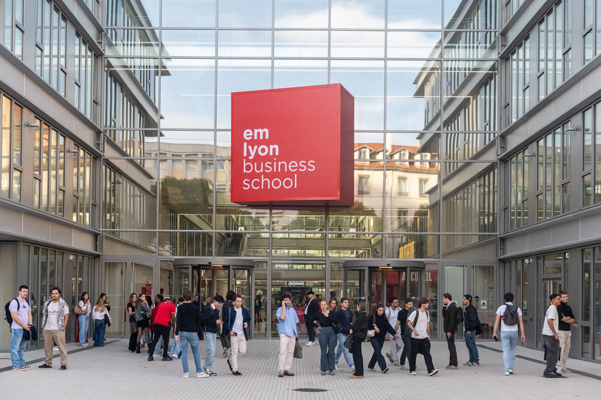 Qui sommes nous ? - emlyon business school Qui sommes nous ? - emlyon business school