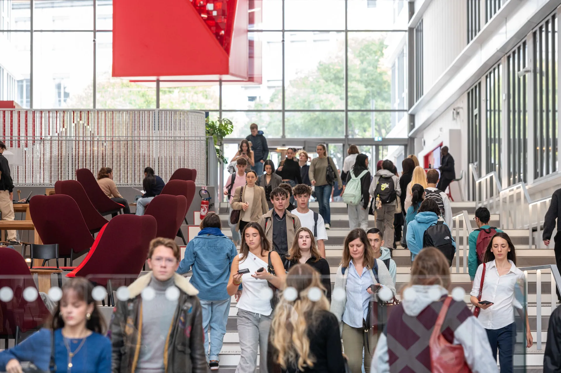 Un groupe d'étudiants d'emlyon Un groupe d'étudiants d'emlyon