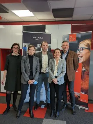 Personnes posant pour une photo