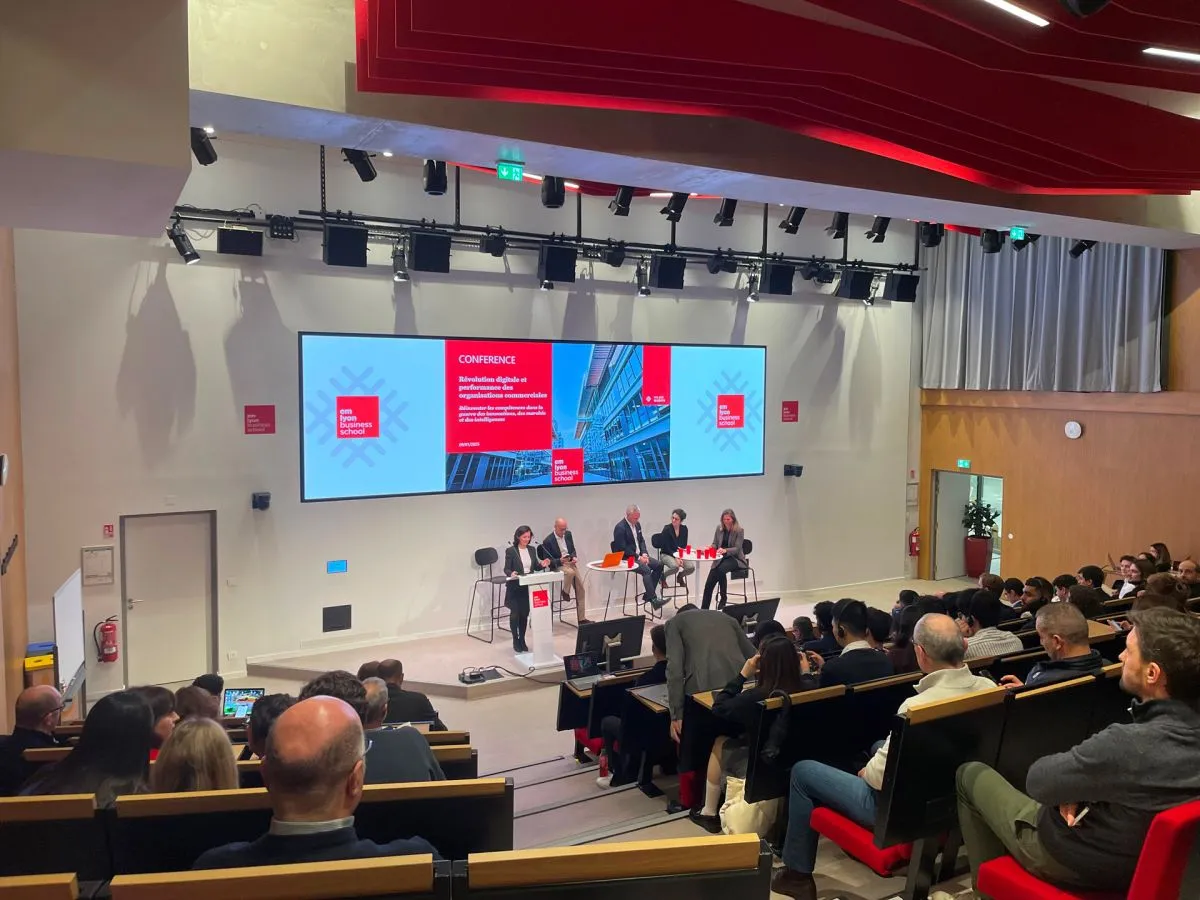 Révolution digitale et performance des organisations commerciales